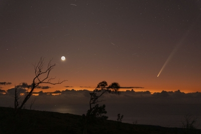 0930_SHV4974j-moon-comet