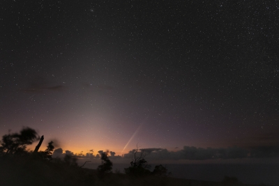 1002_SHS0369j-comet-zodiacal-2