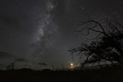 1005_SHV5901j-hilina-pali-moon-venus