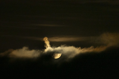 1024_SHV8818j-kahuku-moonrise