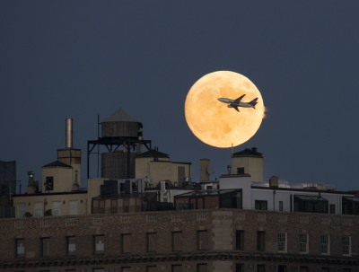 13-NY-Moonrise-plane-nov2016