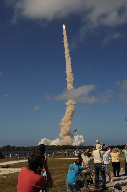 US-SPACE-SHUTTLE-DISCOVERY-CREW