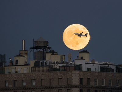 05_NY-Moonrise-plane-nov2016