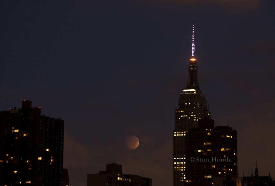 Total lunar eclipse and Empire State Building.
